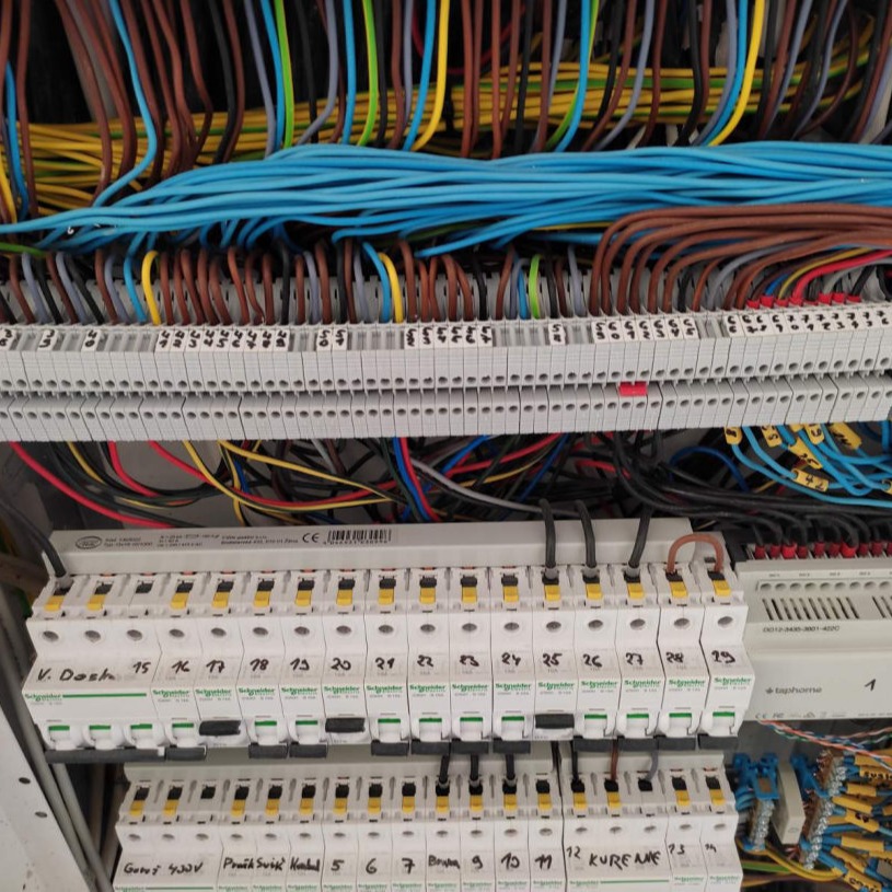 revizie vyhradenych zariadeni elektrickych - rozvadzac