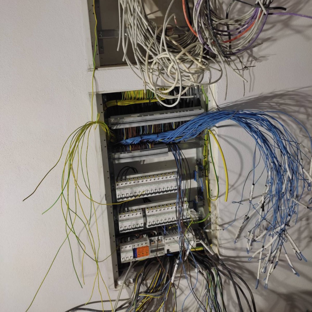 revizie vyhradenych zariadeni elektrickych - rozvadzac